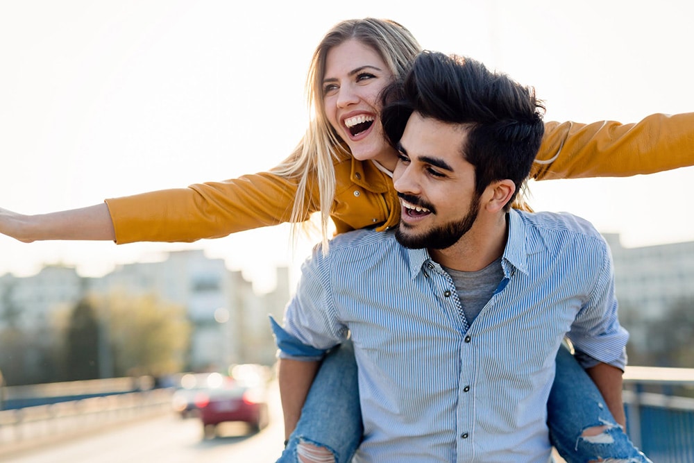 Happy-couple-enjoying-outdoors-sunny-day Adult orthodontic treatment