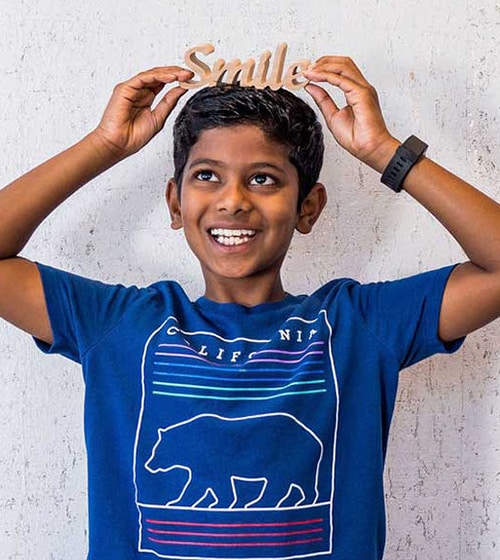 Youth-treatment-horton-ortho Boy holding smile sign on head