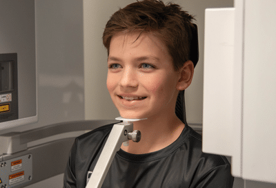 How cbct scans improve orthodontic treatment 5 Orthodontist reviewing a 3d cbct scan to demonstrate how cbct scans improve orthodontic treatment at horton orthodontics in woodbury, mn