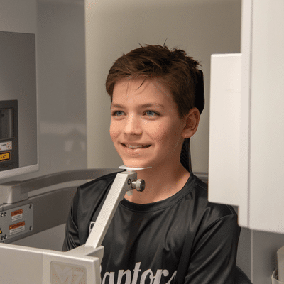 How cbct scans improve orthodontic treatment 5 Orthodontist reviewing a 3d cbct scan to demonstrate how cbct scans improve orthodontic treatment at horton orthodontics in woodbury, mn